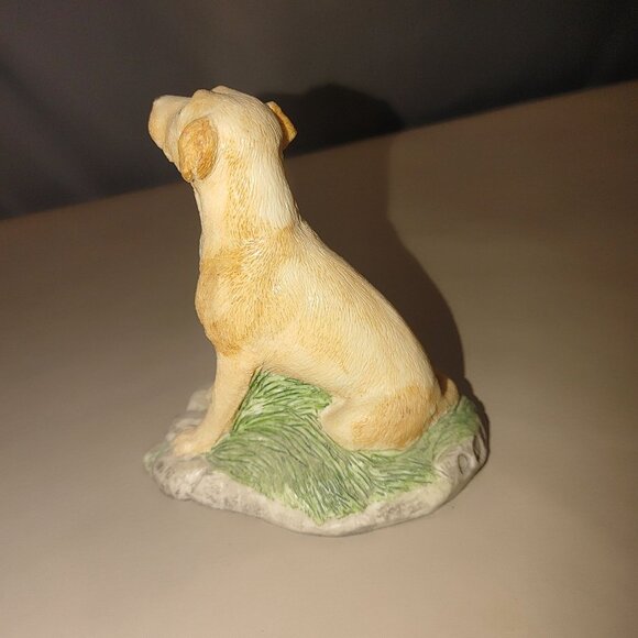 Yellow Labrador Retriever Figurine Champaigne Designs Resin Hand-Painted Dog - Picture 4 of 8